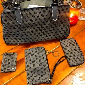 D&B med-lrg handbag with signature D&B in Fabric